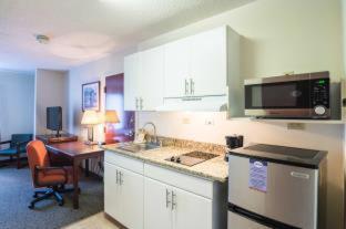 Studio 6 Duluth Ga Near Gas South District Room photo